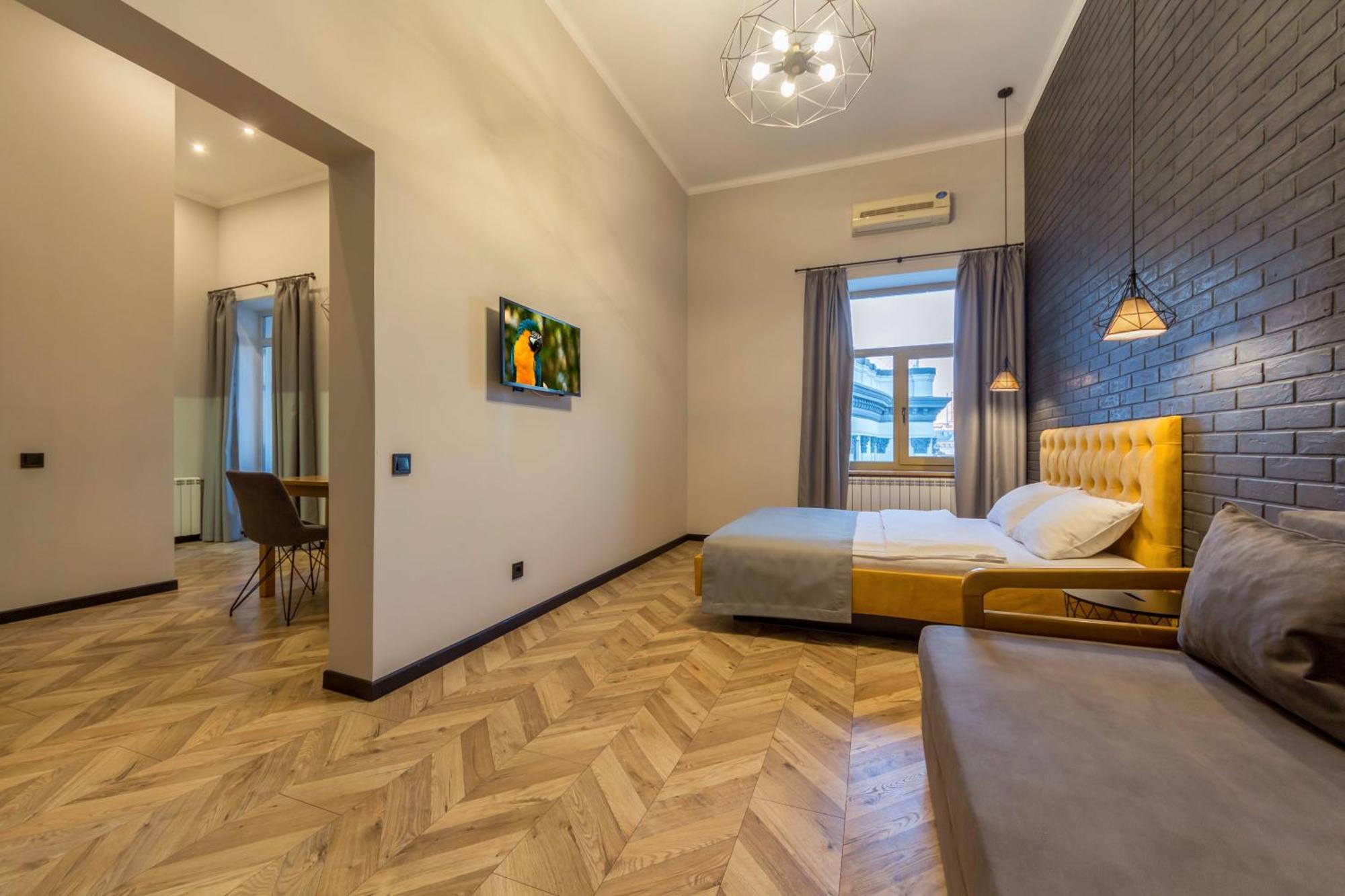 Central Apartments Maidan Area Kyiv Exterior photo