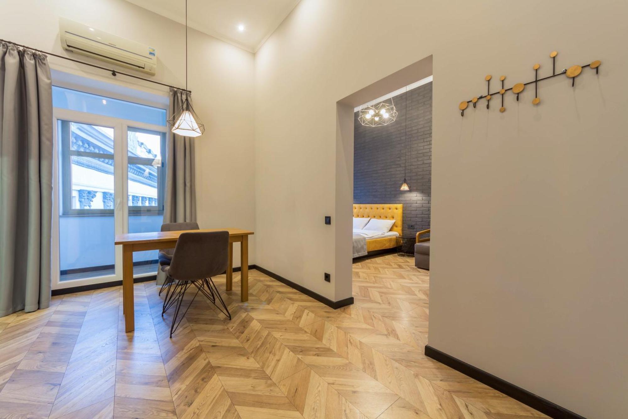 Central Apartments Maidan Area Kyiv Exterior photo