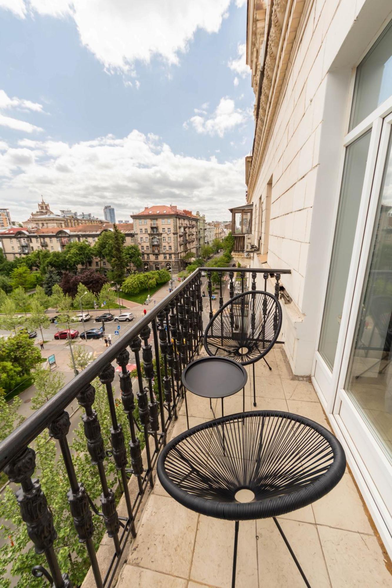 Central Apartments Maidan Area Kyiv Exterior photo