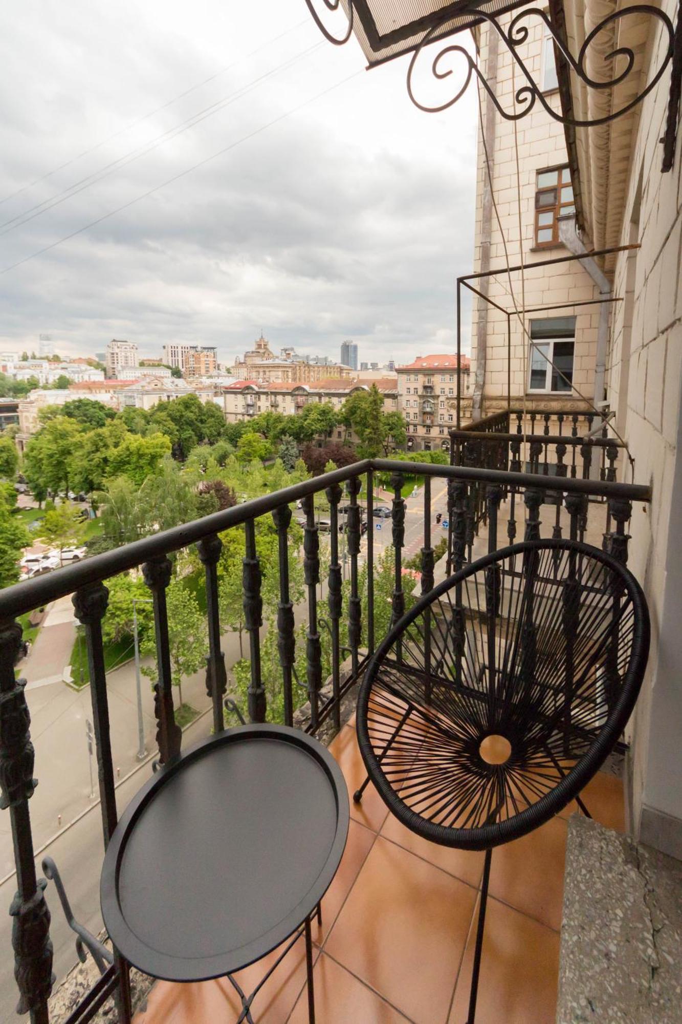 Central Apartments Maidan Area Kyiv Exterior photo